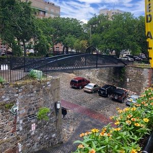 Meet your Posher, Caroline